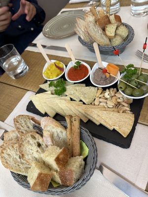 Large cheese platter  at Gintilla in Cagliari