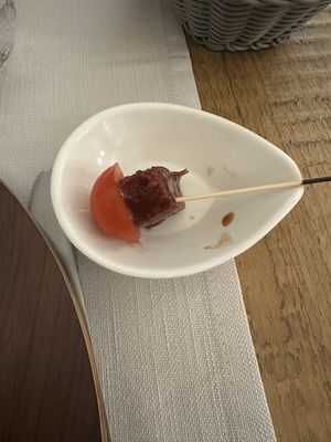 entrée offered by the restaurant with homemade vegan bresaola and fresh tomato  at Gintilla in Cagliari