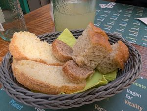Complimentary bread basket at Gintilla in Cagliari