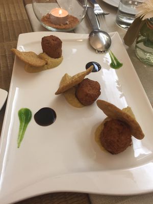 Falafel con hummus  at Gintilla in Cagliari