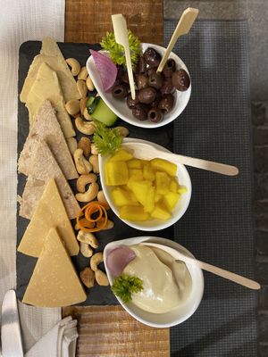Vegane Käseplatte  at Gintilla in Cagliari
