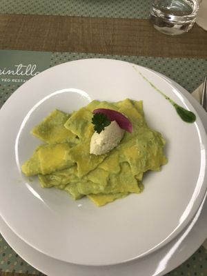 Pasta ao molho de aspargos e ricota de amêndoas  at Gintilla in Cagliari