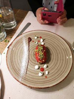 Dessert with white chocolate at Gintilla in Cagliari