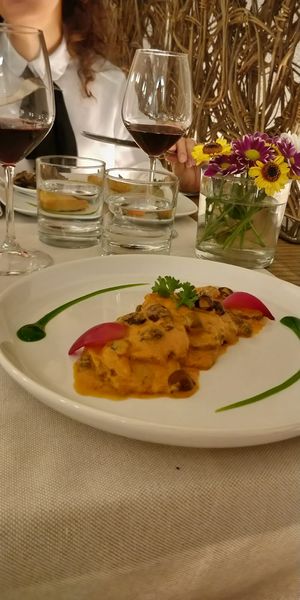 Dish decorations at Gintilla in Cagliari