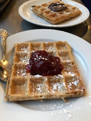 Gaufre végétalienne/végane at Coco Cantine in Paris