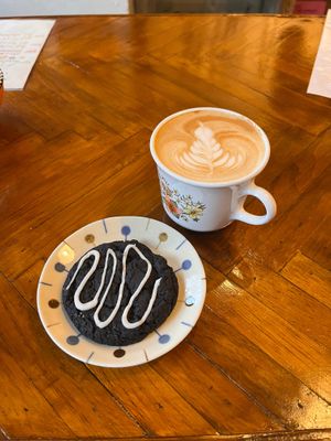 Black cocoa cookie and cappuccino at Flying Mushroom Cafe in Tokyo