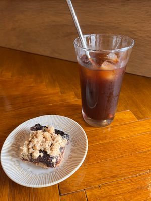 Date square and cold brew coffee at Flying Mushroom Cafe in Tokyo