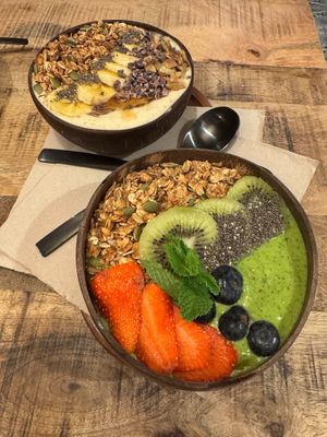 Snickers bowl + Green power bowl at PLANT SHACK Valencia in Valencia