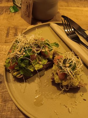 Avocado toast at PLANT SHACK Valencia in Valencia