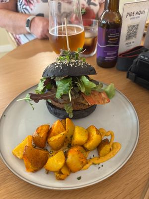 Premium burger at Almalibre Açaí House 💜 Perez Pujol in Valencia