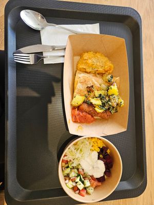 Insgesamt 10€. Besonders lecker war die Schärfe Tomatensauce, das gebratene Teilchen und der Dhal at Restavracija Jamuna in Ljubljana