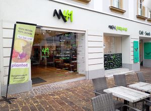 Store front with outdoor seating at Main41 in Sachsen