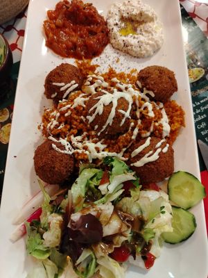 Assiette falafel at Al Quds Restaurant in Provence-alpes-côte D'azur