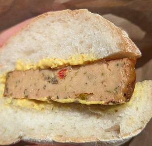 Pizzafleischkäse-Brötchen at Die vegane Fleischerei in Baden-württemberg