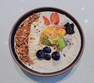 Chia Seed Granola Porridge Bowl 鮮果奇亞籽穀燕碗 at Play with Years - 素年 in Kowloon