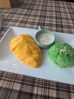 Mango sticky rice with coconut sauce at LIN VEGAN RESTAURANT & COFFEE in Hải Phòng