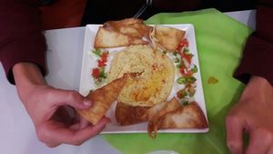 homous with fried pita at El Plato Reberde in Zaragoza