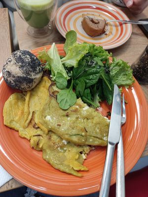 Vegan omelette at VegOut Breakfast & Brunch in Budapest
