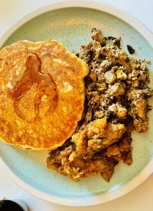 Pancakes, savory breakfast potatoes, tofu scramble. 🤌✨  at Mac & yease  in Los Angeles