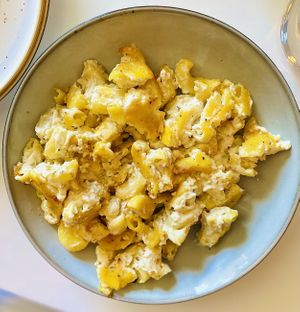 Mac & Yease (creamy mac & cheese) 🤌✨  at Mac & yease  in Los Angeles