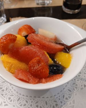 La salade de fruits frais en novembre... at Les Embruns in Paris