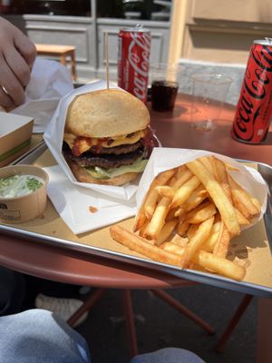 Hamburger 538 🤤  at Junk's Food So Good in Milan