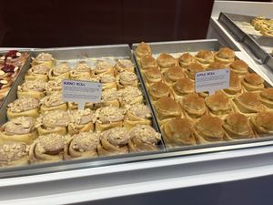 Bueno or Apple  at Cinnamood Amsterdam in Amsterdam