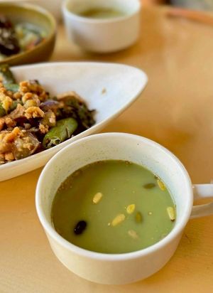 プレートにセットでついてくるキヌアの葉っぱのスープ at Quinoa Kitchen - キヌアキッチン in Yamanashi
