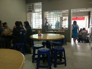 Inside Yuan En Vegetarian, a fair amount of space with good amount of seats at Yuan En Vegetarian  缘恩素食 in Penang