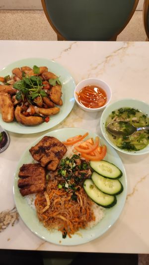 Pork chop and fried shrimp at Selina Hoang Lan Tinh Chay in Sunshine