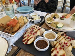 Various assortments of some of the starters at Moon in Siracusa