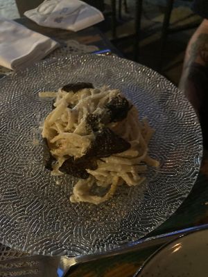 linguine with seaweed at Moon in Siracusa