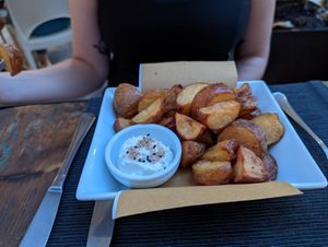 Patatine and mayonnaise at Moon in Siracusa