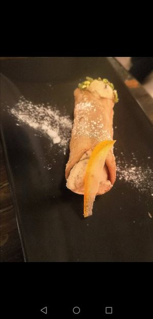 Cannolo ricotta at Moon in Siracusa