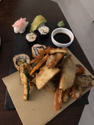 Veg sushi e tempera  at Moon in Siracusa
