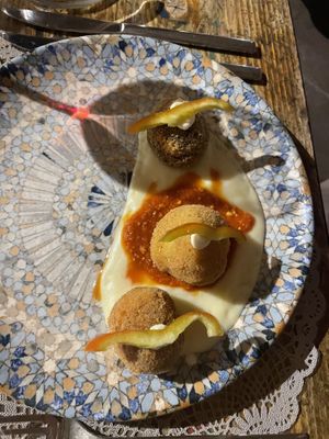 Good looking food  at Moon in Siracusa