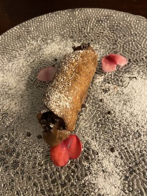 Cannolo al cioccolato   at Moon in Siracusa