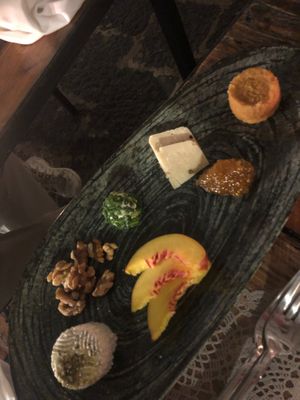 Tagleire di formaggi vegani at Moon in Siracusa