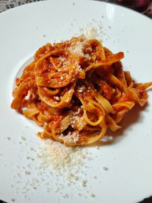 "Scusa nonna" at Moon in Siracusa