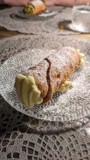 Cannolo with cream at Moon in Siracusa