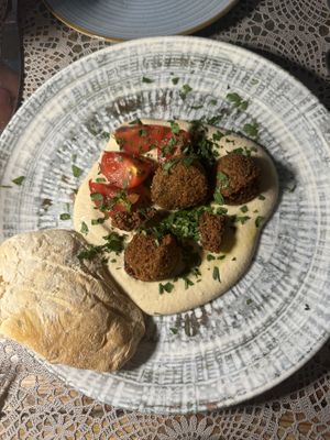 Hummus & falafel  at Moon in Siracusa