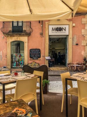   at Moon in Siracusa