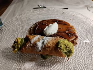 Pistachio filled cannoli at Moon in Siracusa