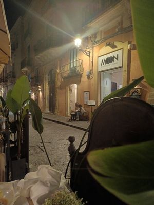  at Moon in Siracusa