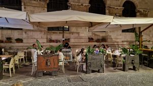 Outdoor seating at Moon in Siracusa