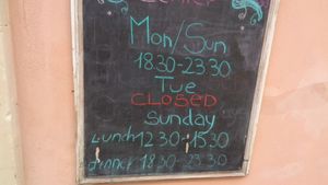 Posted hours. at Moon in Siracusa