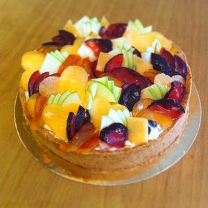 Fresh fruit and creme patissier pie at Seeds in Tel Aviv