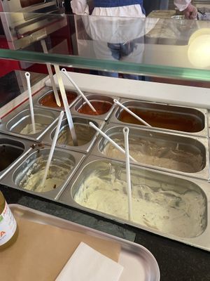 Vegan and non vegan sauces  at LOOP Kebab in Steiermark