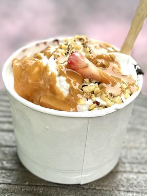 Sunday w peanut saucee  at Ice Cream Cafe in Orleans