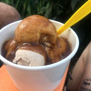 Cinnamon Hard Serve with Caramel Sauce at Ice Cream Cafe in Orleans